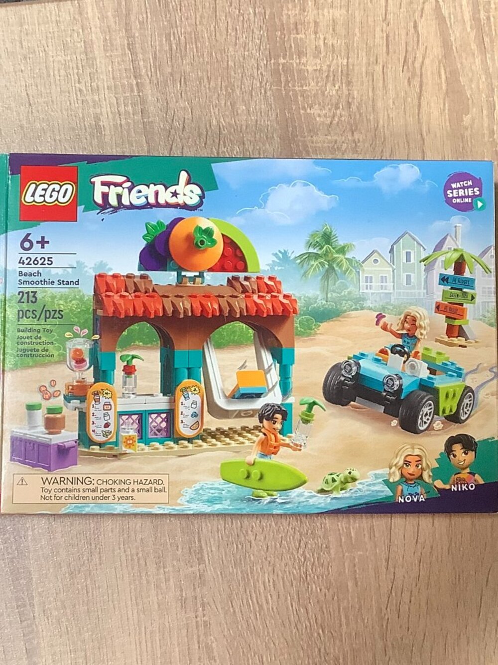 Lego Friends Beach Smoothie Stand set 42625 Nova and Niko